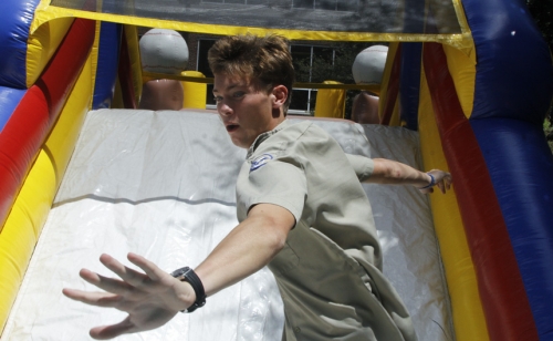Welcome-Week_20160830_Tuesday-Lunch-Inflatable_053