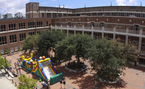 Welcome-Week_20160830_Tuesday-Lunch-Inflatable_054