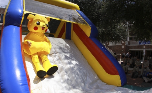Welcome-Week_20160830_Tuesday-Lunch-Inflatable_065