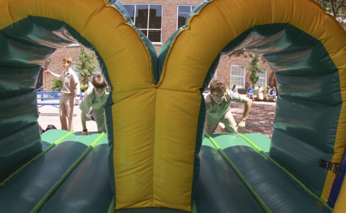 Welcome-Week_20160830_Tuesday-Lunch-Inflatable_069