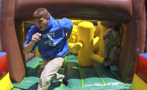 Welcome-Week_20160830_Tuesday-Lunch-Inflatable_070
