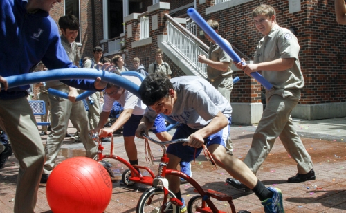 Welcome-Week_20160831_WedBalloonTricycles_0032