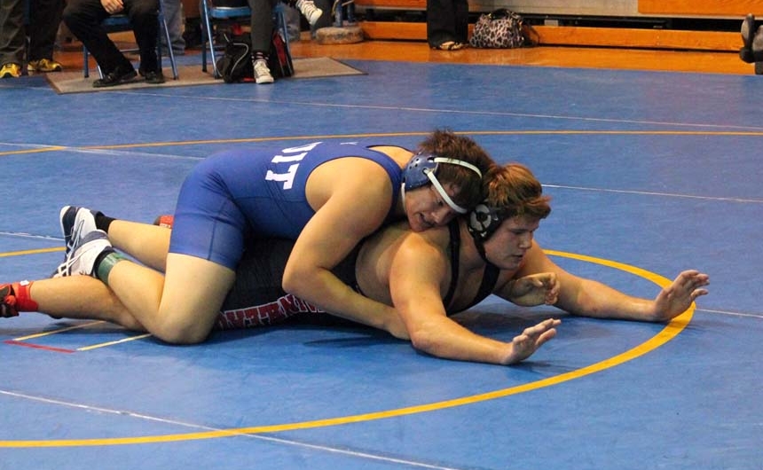 wrestling_20141115_mandevilleopen_senior-dominic-carmello-285lbweb