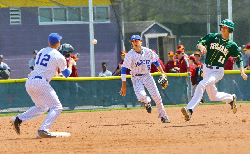 Brandon Briuglio tosses to Nick Ray at second base for the forced out, and the Jays make a double play out of it.