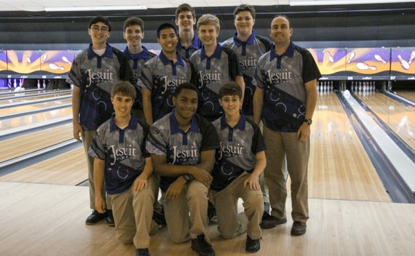 The 2017 varsity bowling team features six returning bowlers and four fresh faces.