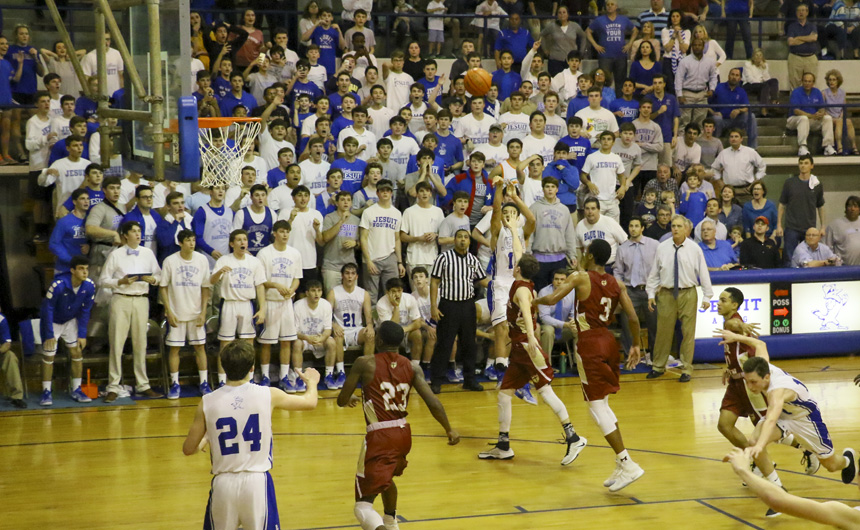 Jays Prevail Over Crusaders with Buzzer Beater
