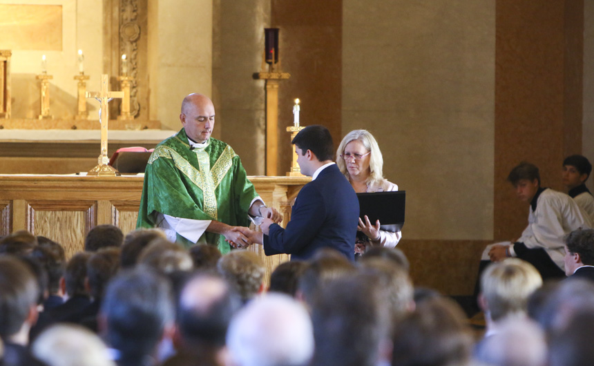 Seniors Receive Class Rings at Annual Ring Mass