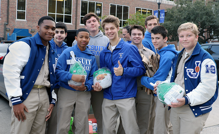 Jesuit Thanksgiving Drive Serves 522 Families
