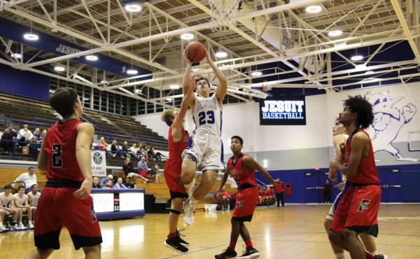 Basketball Goes 2-1 in CYO Tournament | Jesuit High School of New Orleans