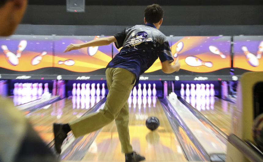 Bowling Team Wins One, Loses One in Bi-Regional Tournament, Four Singles Advance to State