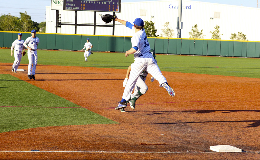 Baseball Tied for First in District Standings After Shaw Sweep