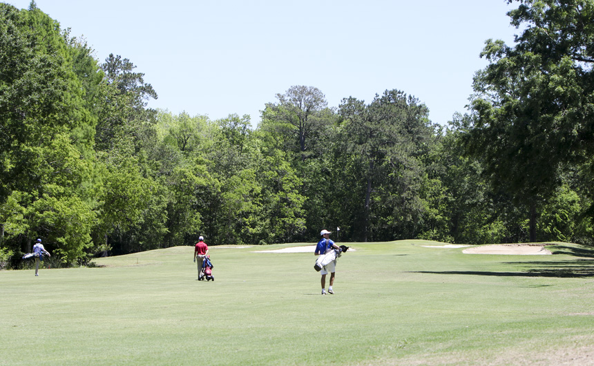 Golf Takes Second at District, Advances to Regionals
