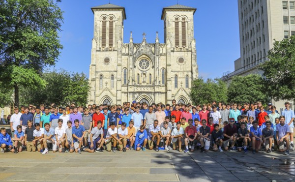The Class of 2022 in front of the San Antonio Cathedral