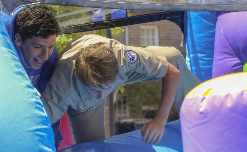 Two survival contests battle for good positioning in the obstacle course.