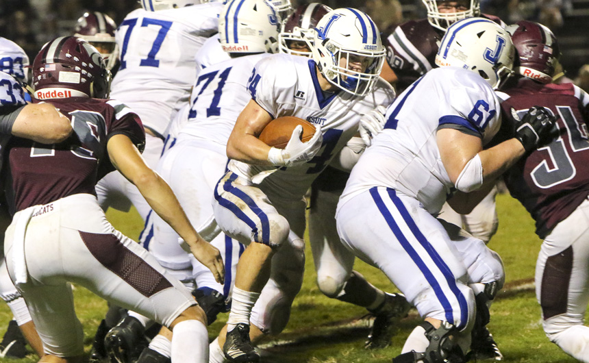 Football Overcomes 12-Point Deficit, Beats Central (BR) 35-19