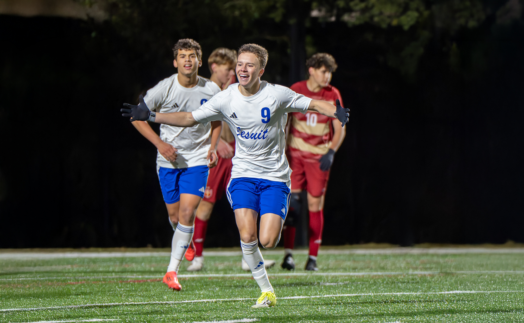 Soccer Clinches District Championship and Top Seed in Playoffs with 4-2 Victory over Brother Martin
